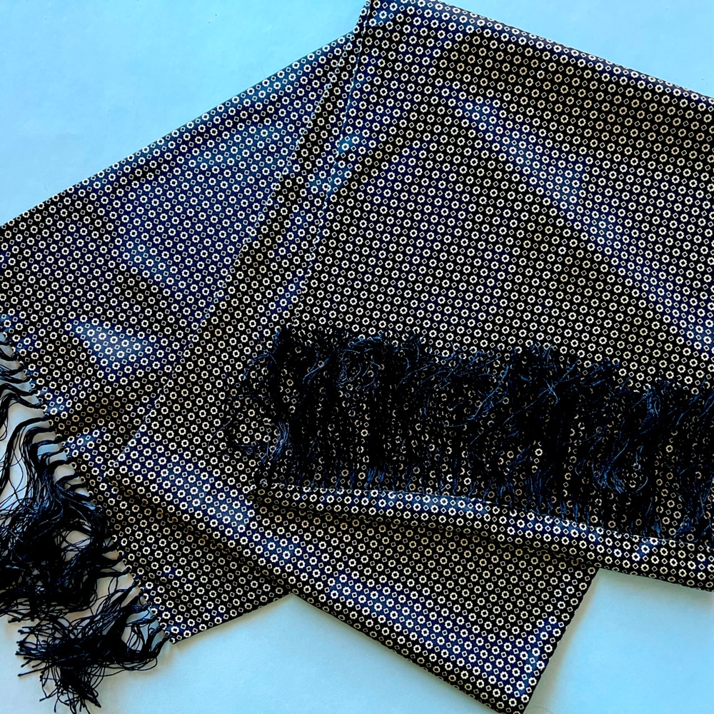 Beautiful silk navy and tan MaxMara Weekend scarf